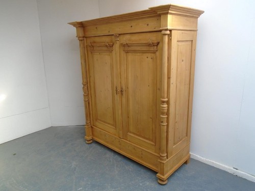 Fantastic large columned - large,