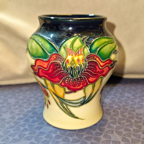 Moorcroft vase anna - anna, lily