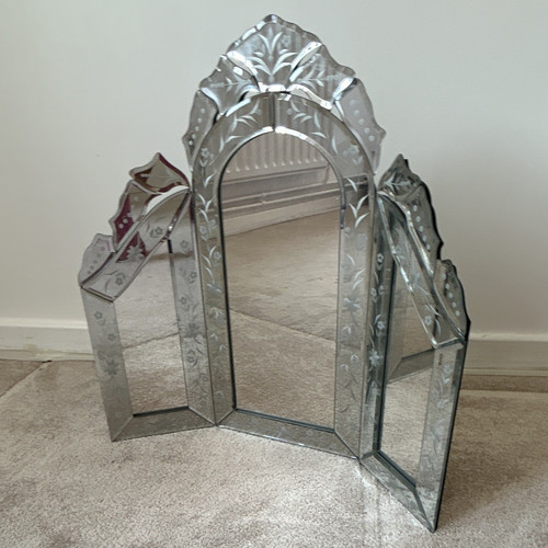 Venetian arched tri fold - venetian,