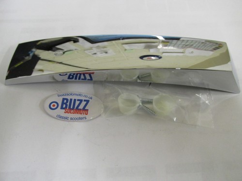 Front mudguard crest - front, in