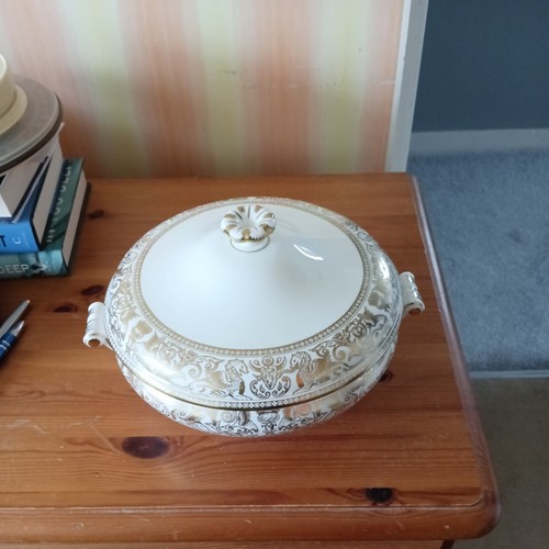 Wedgwood gold florentine - gold,