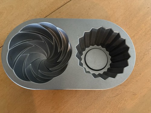 Wilton large cupcake pan - 3d,