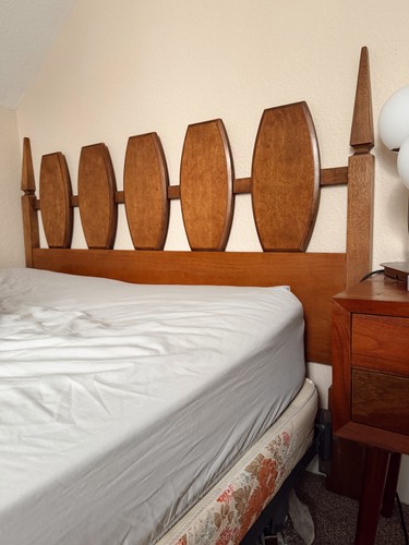 Queen midcentury modern