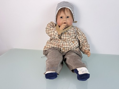 Artist doll collector - artist,