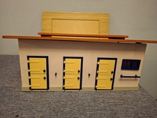 1999 Schleich 40164 Large Wooden Horse Stable Farm Toy 