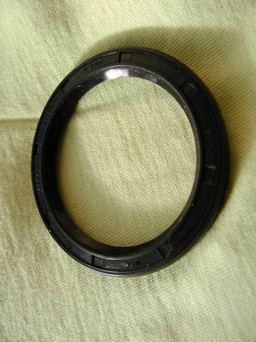 Crankshaft drive side oil - side, seal