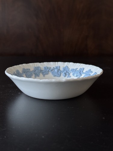 Wedgwood embossed queensware - embossed,