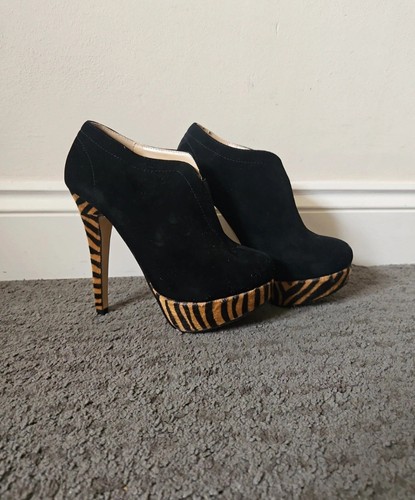 Black faux suede tiger - black,