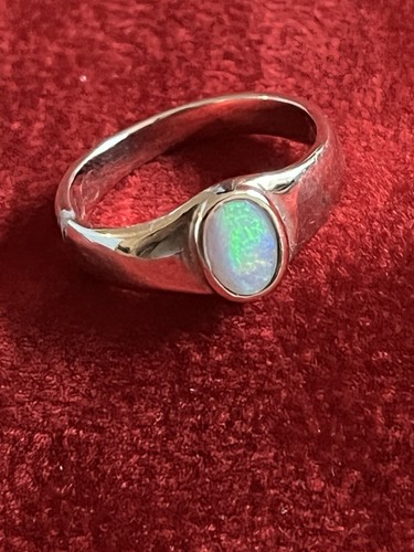 Vintage bezel set oval - oval, opal