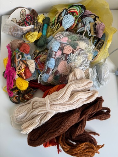 Bundle tapestry wool - bundle, of