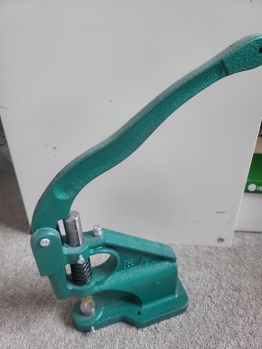 Eyelet fixing hole - fixing,