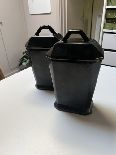 Pair black lidded hand - lidded,