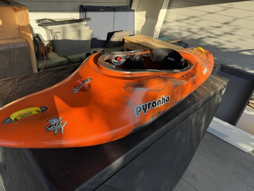 Pyranha varun medium kayak - varun,