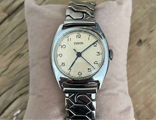 Tudor vintage cushion case - cushion,