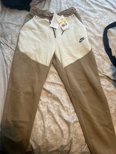 Bnwt mens nike tech trousers - mens,