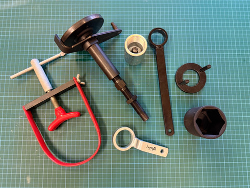 Vespa gts 300 engine tool - tool, kit