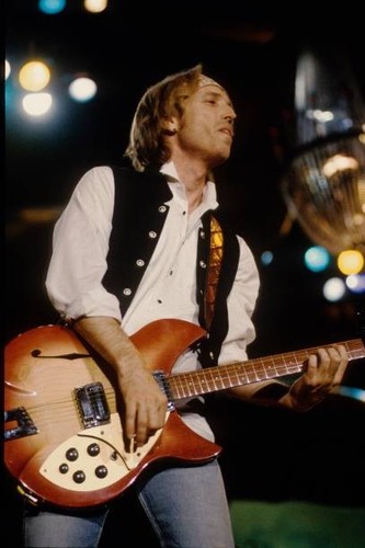 Ttom petty performing - ttom,