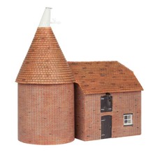 Bachmann 44-0146 Scenecraft Oast House (Pre-Built)