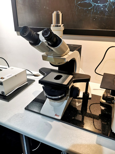 Leica dm2500 microscope - leica,