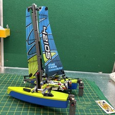 LEGO Technic 42105 Catamaran