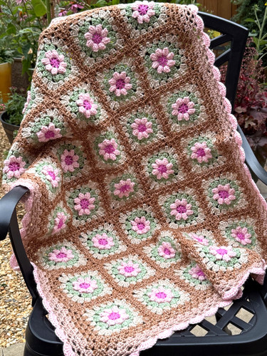 Granny square crochet - square, daisy