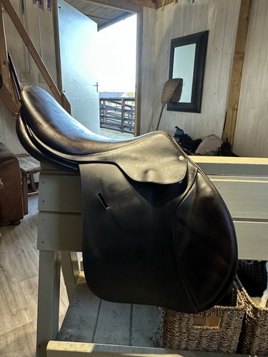 Butet jump saddle - saddle, 17.5”