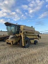 New Holland Tx 34 Combine