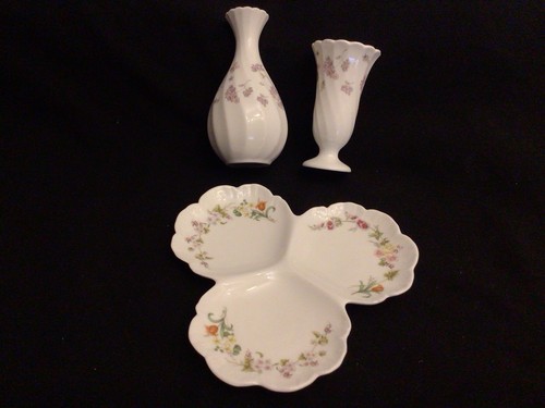 Three pieces wedgwood - pieces,