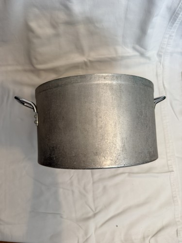 Aluminium stock pot with