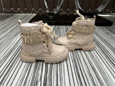 New Girl’s Ted Baker Logo