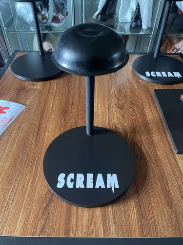 Scream mask display stand - scream,