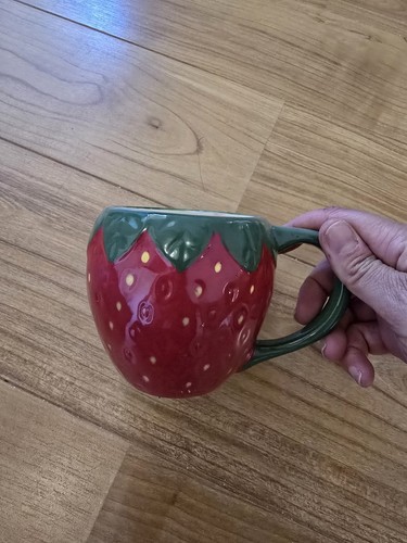 Ceramic strawberry shaped mugs - shaped,