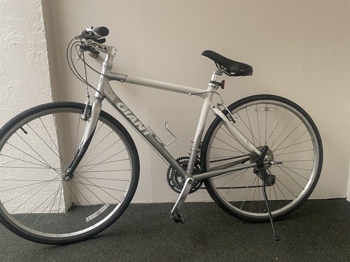 Giant hybrid bike - 700c, m