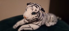 Beautiful Snow Leopard Plush 37cm from nose to tail excellent condition 