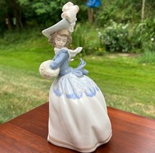 Lladro NAO Daisa ‘85 Elegant Victorian Lady Wearing Feather Hat & Hand Muff MINT