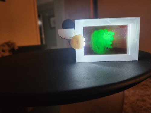 Self lit true - true, hologram