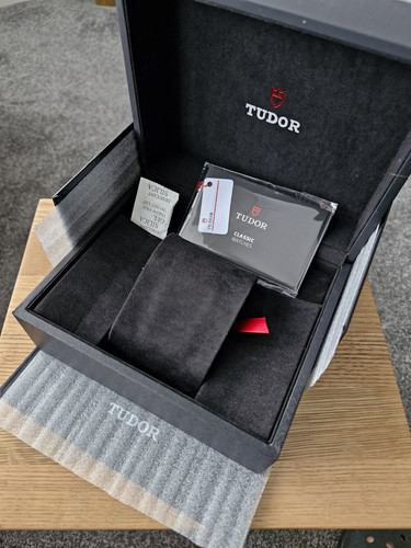 Tudor black single watch - black,