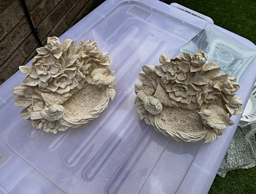Pair cream resin - resin, wall