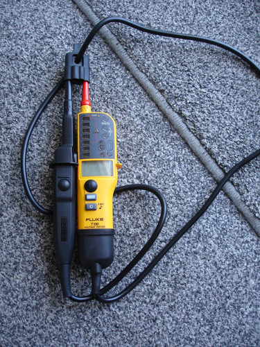Fluke t130 pole voltage - fluke, &