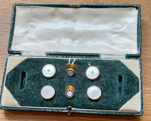 Vintage gilt dress buttons - gilt,