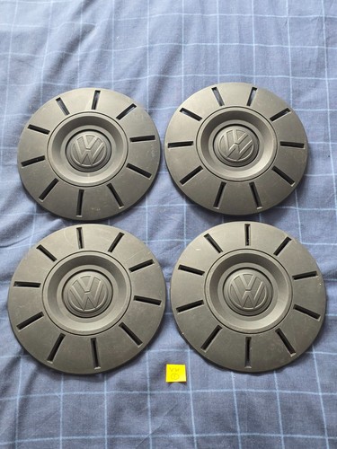 Center caps x 4 - vw,