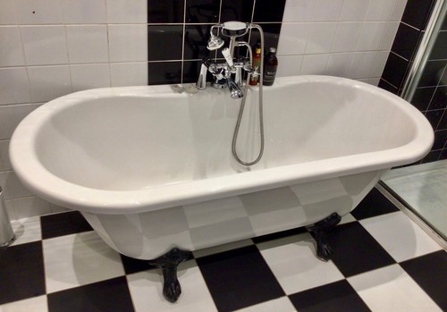 Victorian style rolltop bath - style,