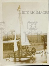 1919 Press Photo Claude Graham White, Aviator with Land yacht in Hendon, England