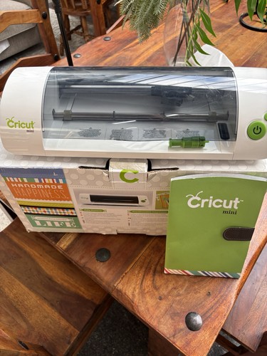 Cricut mini die cutting - cricut,