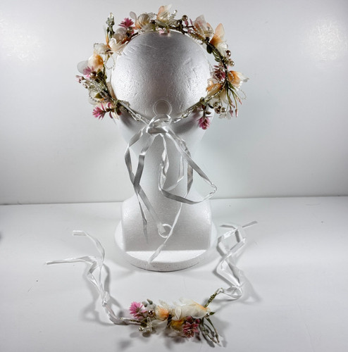 Pink white flower - white, crown