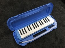Melodica style wind instrument