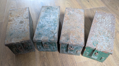 Vintage metal green ammo - r,