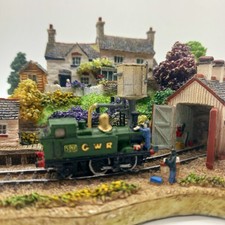 N Scale Gauge Loco Train