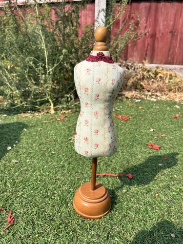 Small floral dressmaker - small, dressmaker’s