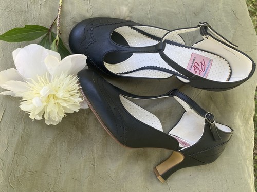 Black strap kitten heel pin - t-strap,